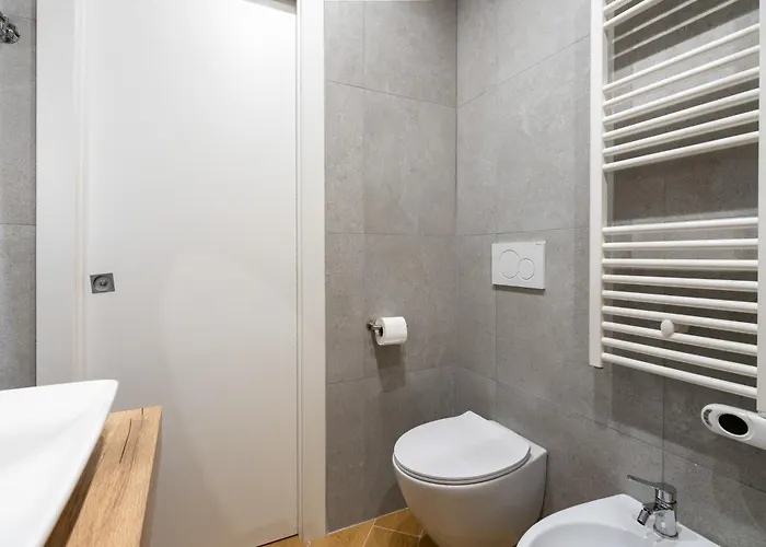 Chiara's House-600m To Metro B, Tiburtina Station Appartamento *